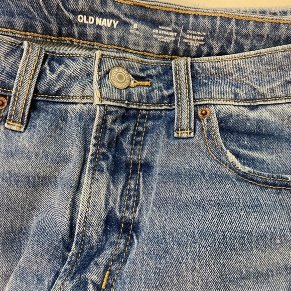 High-waisted Ankle-lenght Straight Jeans - Picture 2 of 3